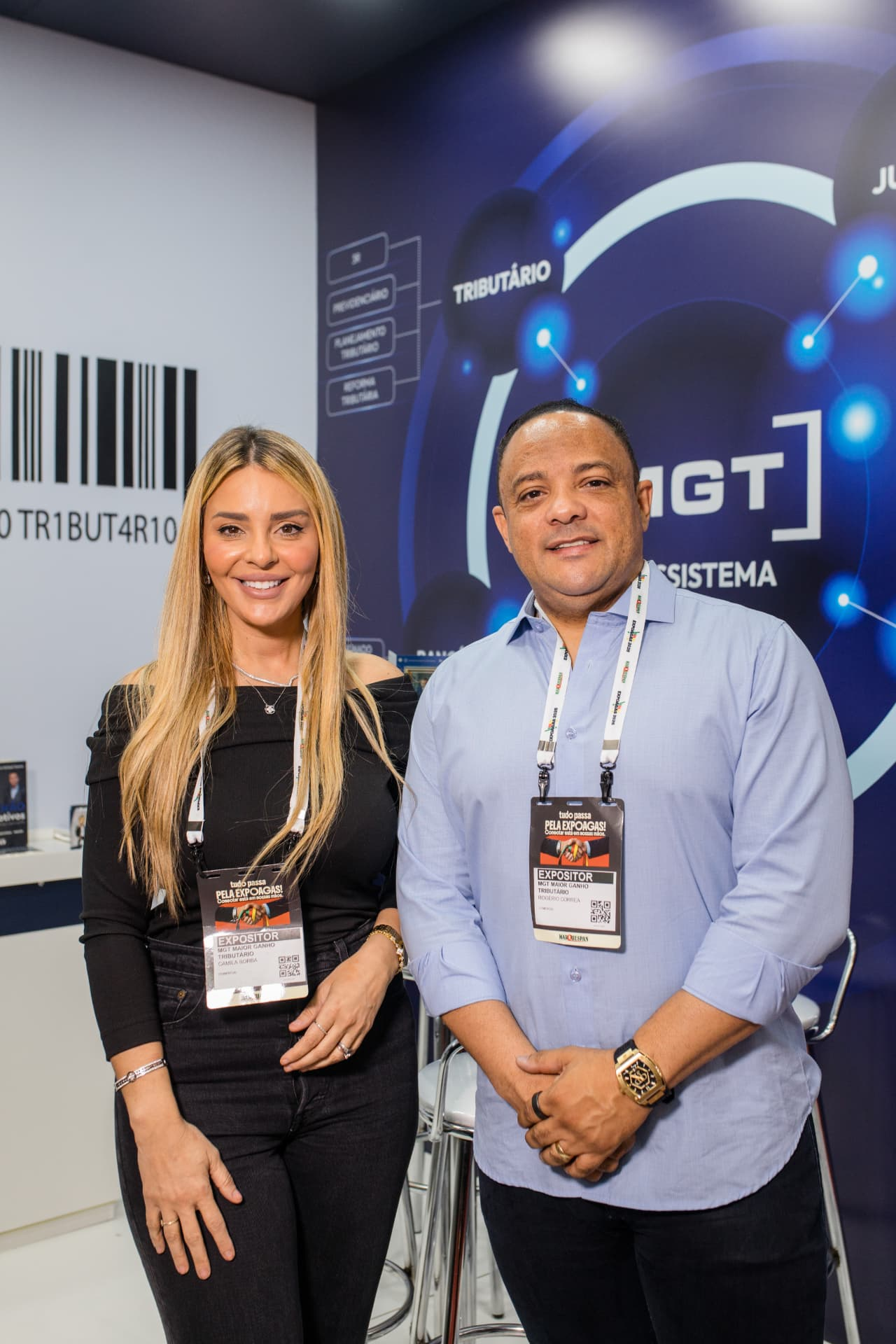 Rogério e Camila, sócios fundadores da Duo Solutions, em evento